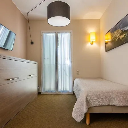 Otel Les Restanques De 3*